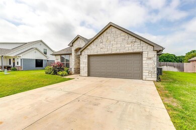 3320 Windcrest Dr, Granbury, TX 76049 - photo 3