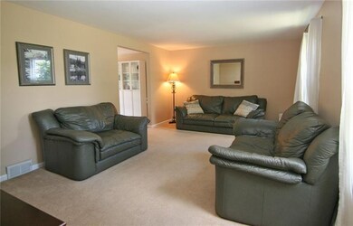 Notice the neutral paint throughout!