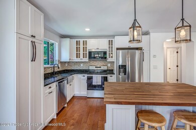 06_50_Riversedge_Basalt_81621006_mls