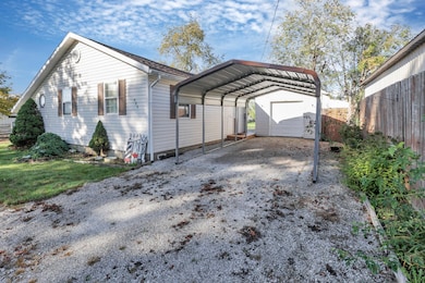 484 Coshocton Ave, Thornville, OH 43076 - photo 3