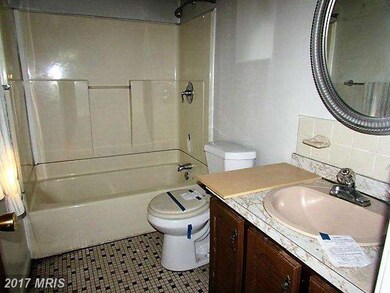 13215 Chestnut Dr, Bowie, MD 20720 - photo 4