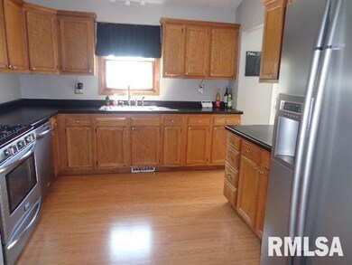 1907 W 38th St, Davenport, IA 52806 - photo 5