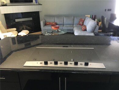 11214 Johnson Dr, Shawnee, KS 66203 - photo 5