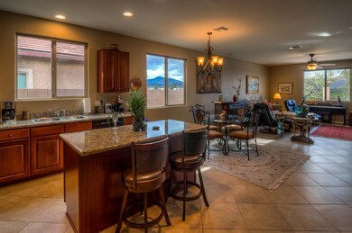 17 Kitchen photo a