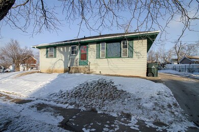 119 15th St NW, Cedar Rapids, IA 52405 - photo 3