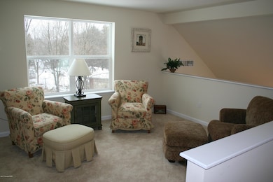 8 Holmgren Dr, Stroudsburg, PA 18360 - photo 4