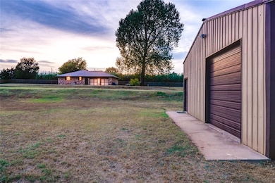 2730 W College Ave, Guthrie, OK 73044 - photo 3