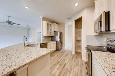 Maplewood B-small-005-2-Kitchen-666x445-