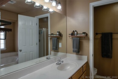 11917 S Cedar Ct, Jenks, OK 74037 - photo 7