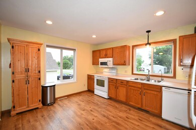 640 Jefferson Dr, Zumbrota, MN 55992 - photo 3