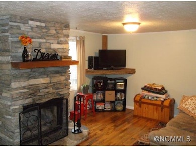 72 Appalachian Ave, Hendersonville, NC 28792 - photo 4