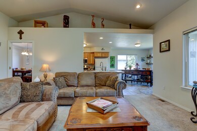 795 NE Quince Place MLS-16