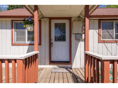 527 SW Monroe St, Sheridan, OR 97378 - photo 3