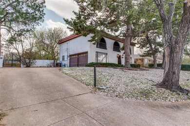 809 Overhill Ct, Hurst, TX 76053 - photo 3