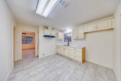 7401 Bretshire Dr, Houston, TX 77016 - photo 4