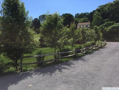 58 Carriage Dr, Red Hook, NY 12571 - photo 2