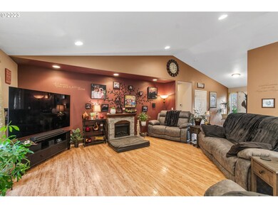 Living Room/Entrance