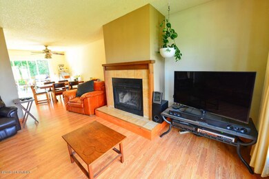 Living Room (2)