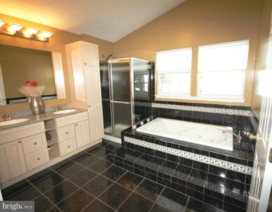 6987 Newberry Dr, Columbia, MD 21044 - photo 4