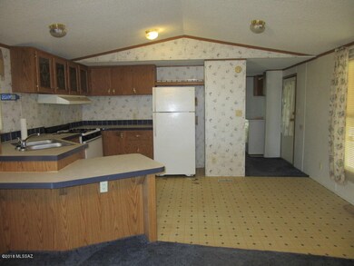 Kitchen w:Breakfast Bar