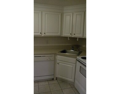 14 Hallmark Gardens unit 2, Burlington, MA 01803 - photo 4