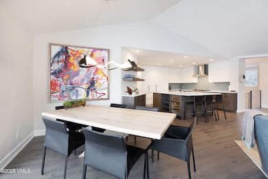 clubhouse_condos_2_interior_dining