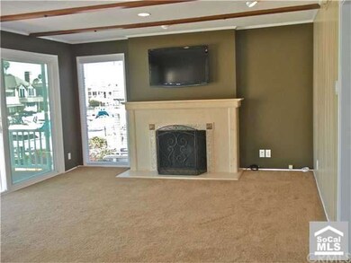 LIVING ROOM INCLUDES FLATSCREEN/BLU RAY...DIRECT T