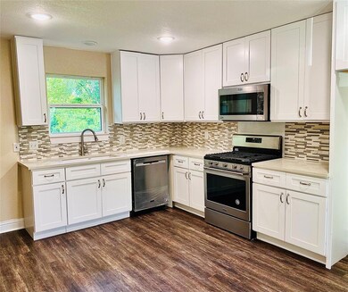 306 N Paris St, Ennis, TX 75119 - photo 2