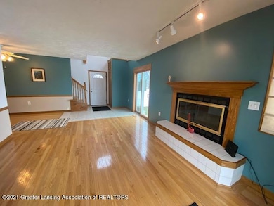 entrance & living room 2