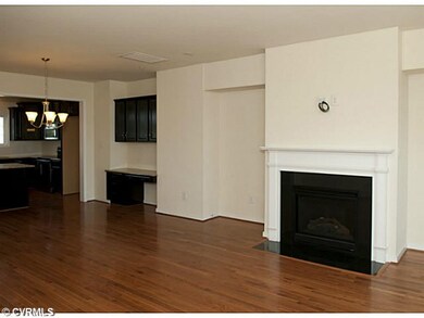 Den/Family/Great Room - Picture of similar floor p