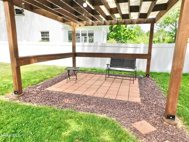 Paver patio under pergola
