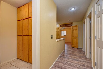 1636 W Dewberry-11