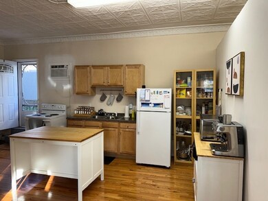 392 West Ave unit 1 R, Pawtucket, RI 02860 - photo 2