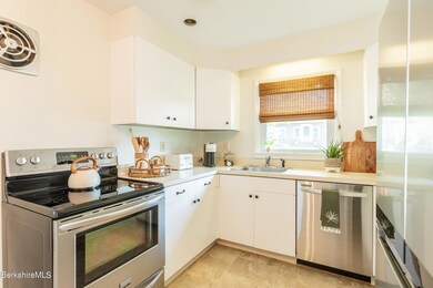 8 Mckinley St, Adams, MA 01220 - photo 6