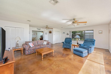 HS-85000_012_LivingAreaView4