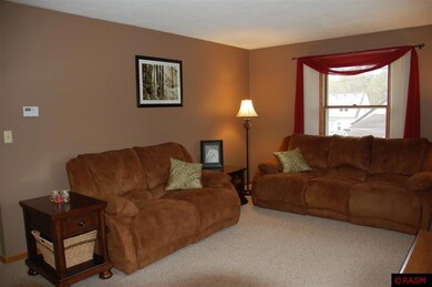 907 907 S 8th St, New Ulm, MN 56073 - photo 5