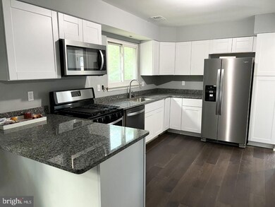 6828 Glenwood Ct, Glenn Dale, MD 20769 - photo 5