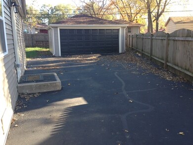 138 Mora Rd, Carpentersville, IL 60110 - photo 3