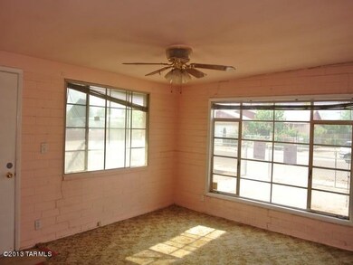 022-167241 Living room 2of5