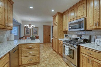 SS Appliances, Gas Range, 2023 Microwave