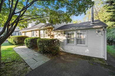 17 Old Barn Rd S, Stamford, CT 06905 - photo 4