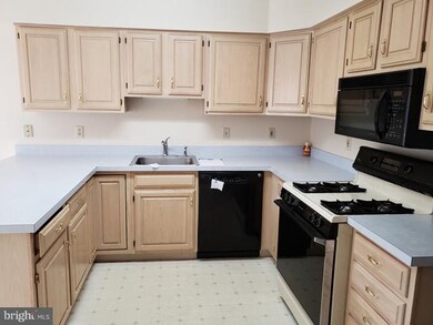 213 Bromley Place, Trenton, NJ 08691 - photo 4