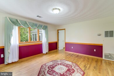 1867 Griffith Rd, Falls Church, VA 22043 - photo 2