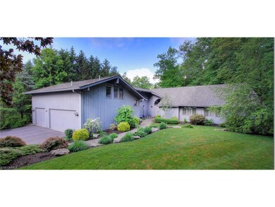 Beautifully landscaped condo in the Ravines!
