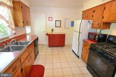 8805 Littlewood Rd, Parkville, MD 21234 - photo 5