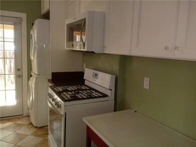 Kitchen, full size washer and dryer, gas stove, bu