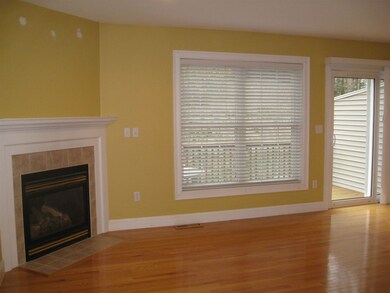 67 Magnolia Ln, Newmarket, NH 03857 - photo 4