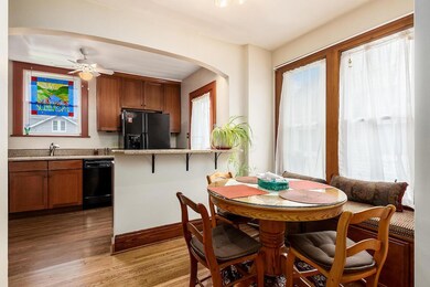 KITCHEN AREA,BAR & BREAKFAST NOOK