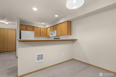 1001 W Casino Rd unit F105, Everett, WA 98204 - photo 6