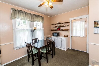 Eat-in-Kitchen